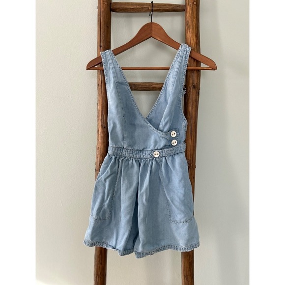 Urban Outfitters Denim Romper V-Neck Sleeveless Button Accent Casual Jumpsuit - Picture 2 of 5